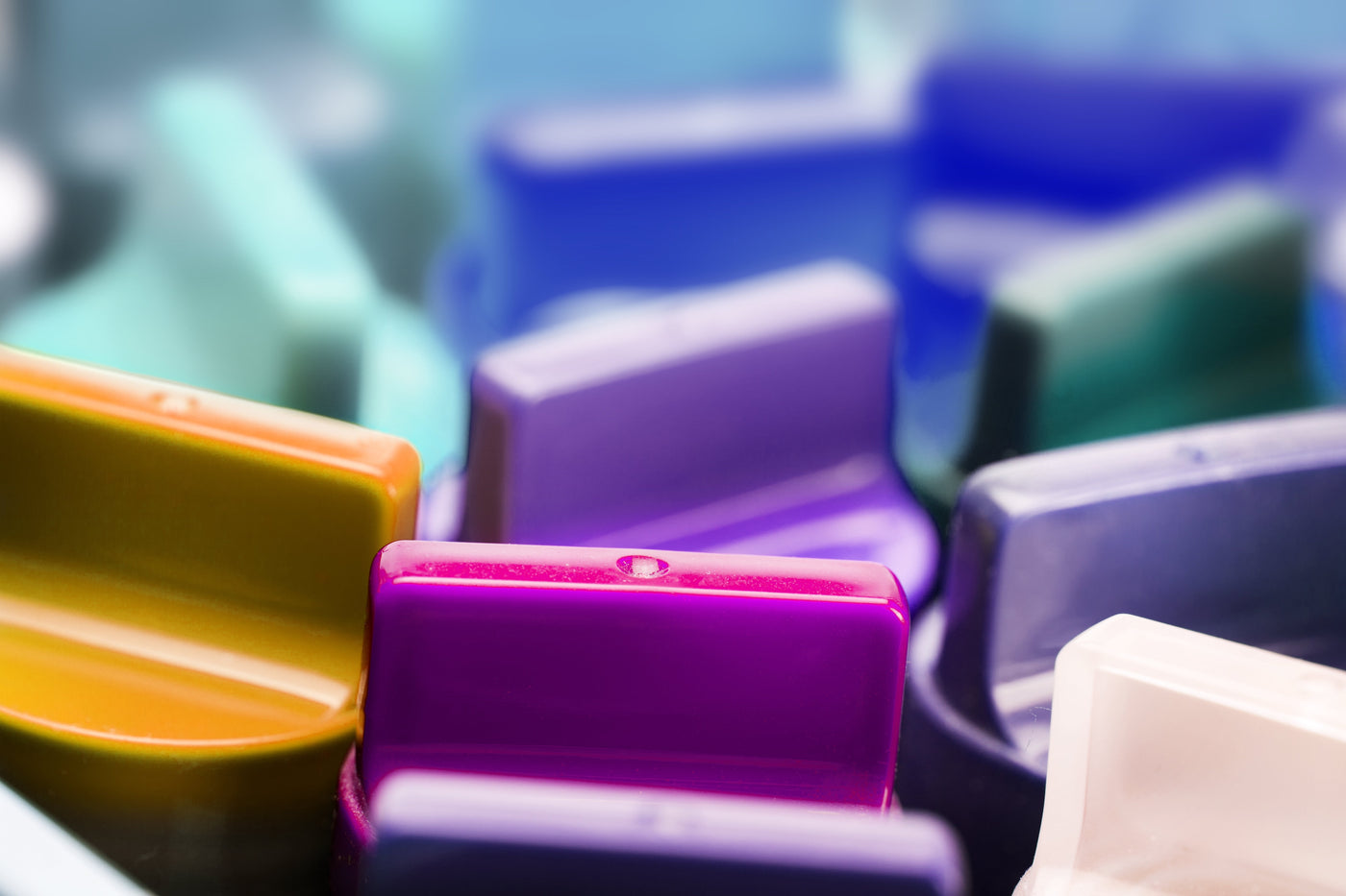 Best Model Paints 2025: Complete Guide to Acrylics, Enamels & Spray Cans