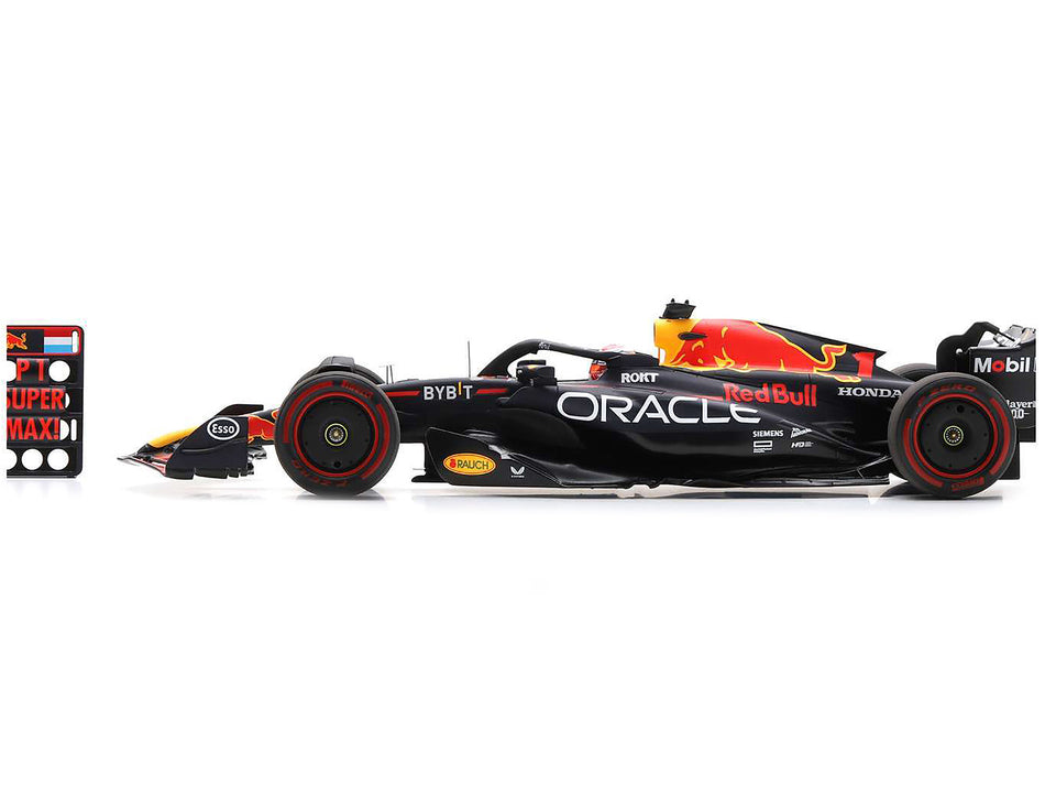 Red Bull Racing RB19 #1 Max Verstappen "Oracle" Winner Formula One F1 "British GP" (2023) with Pit Board and Acrylic Display Case 1/18 Model Car by Spark