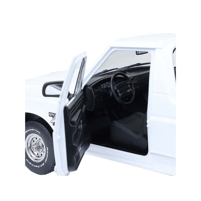 1993 Ford Bronco XLT Oxford White "Artisan Collection" 1/18 Diecast Model Car by Greenlight