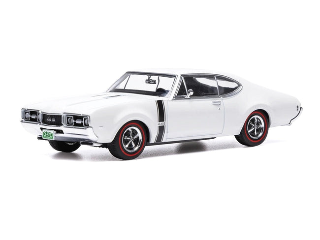 1970 Oldsmobile 442 W-30 Coupe White with Black Stripes 1/43 Diecast Model Car by IXO Models-IXO-ModelCars.com