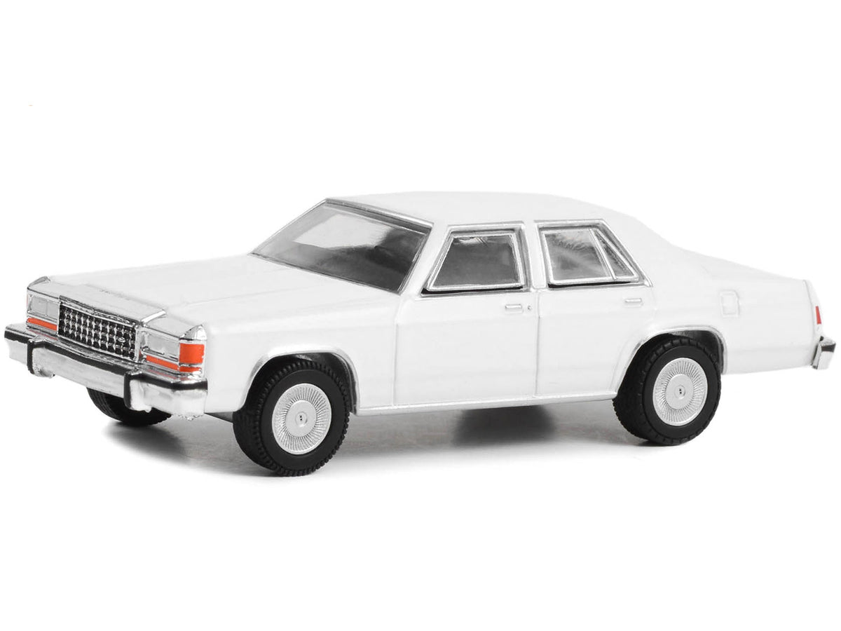 1980-1991 Ford LTD Crown Victoria Police White "Hot Pursuit" "Hobby Exclusive" Series 1/64 Diecast Model Car by Greenlight-Greenlight-ModelCars.com