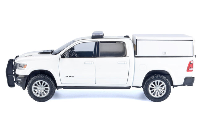 2019 RAM 1500 Laramie Crew Cab Pickup Truck with Truck Bed Camper White "Custom Builder's Kit" Series 1/27 Diecast Model Car by Motormax-Motormax-ModelCars.com