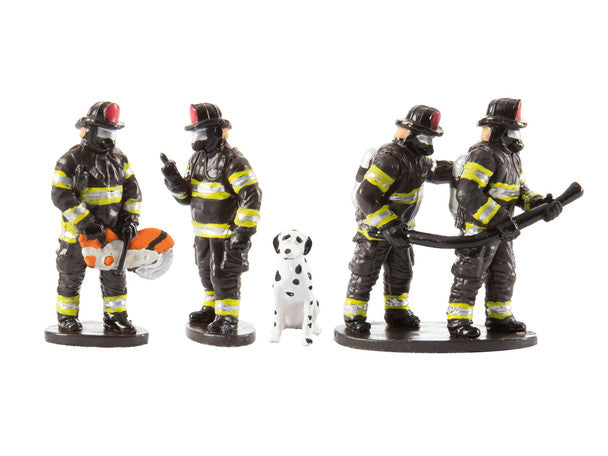 FIREFIGHTER FIGURES & DOG     