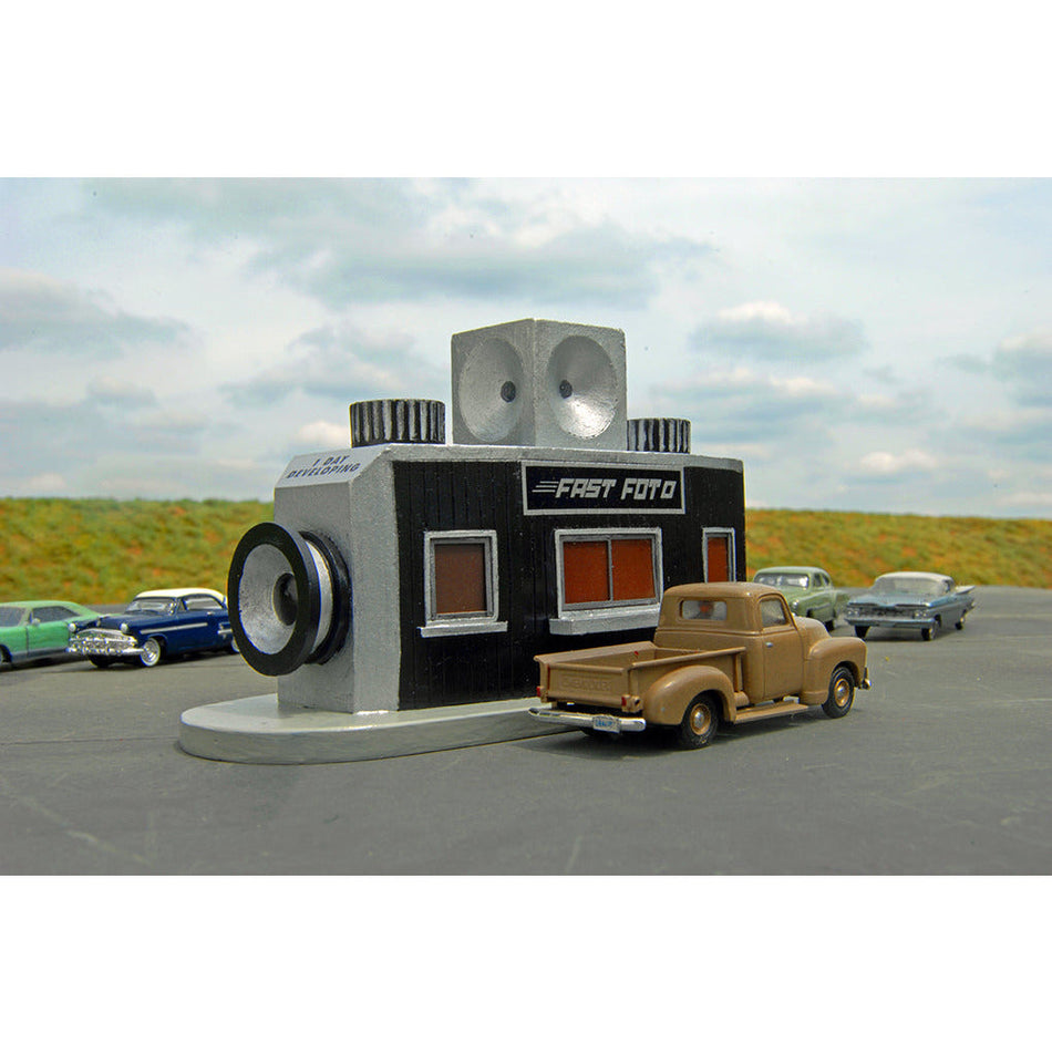 Bachmann Fast Foto Drive-Through - Roadside U.S.A® Building (HO Scale)