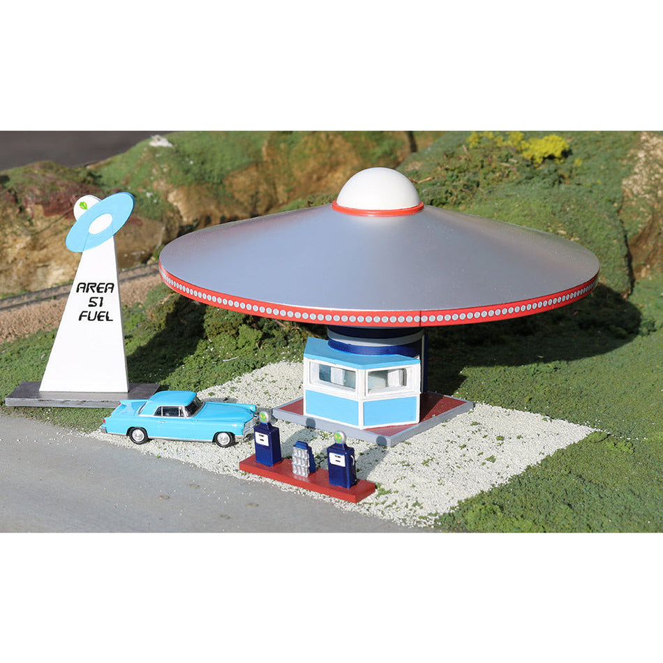 Bachmann Area 51 Fuel with Pumps - Roadside U.S.A® Building (HO Scale)