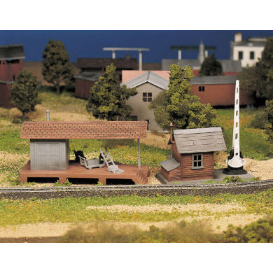 Bachmann Loading Platform and Crossing Shanty