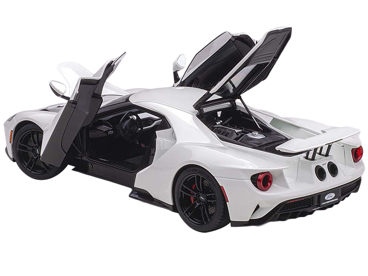 2017 Ford GT Frozen White 1/18 Model Car by Autoart - view 2