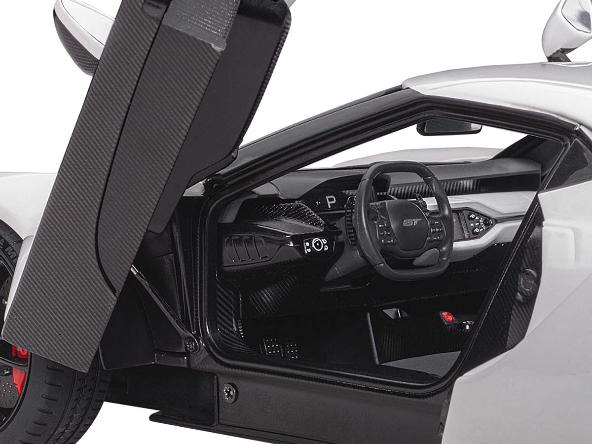 2017 Ford GT Frozen White 1/18 Model Car by Autoart - view 3