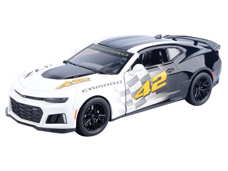 2017 Chevrolet Camaro ZL1 #42 Black and White "GT Racing" Series 1/24 Diecast Model Car by Motormax