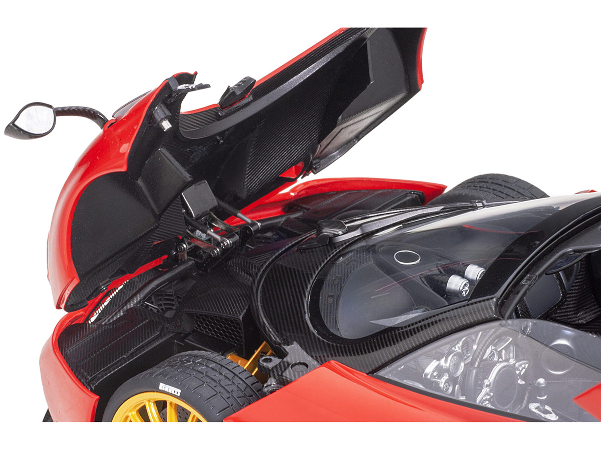 Pagani Huayra Roadster Rosso Monza Red and Carbon with Luggage Set 1/18 Model Car by Autoart - view 3