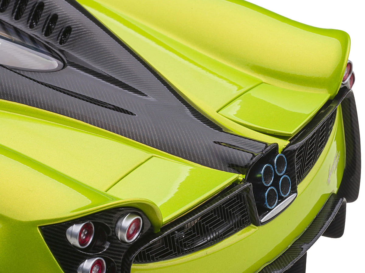 Pagani Huayra Roadster Verde Firenze Green Metallic and Carbon with Luggage Set 1/18 Model Car by Autoart - view 4