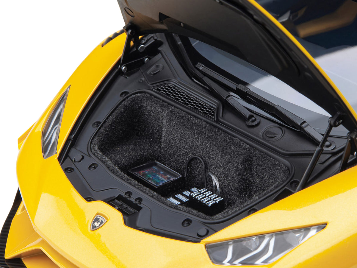 Lamborghini Huracan GT "LB-Silhouette Works" Yellow Metallic with Black Top 1/18 Model Car by Autoart - view 3