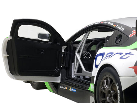 Aston Martin V12 Vantage Bathurst 12hour Endurance Race 2015 #97 A. Macdowall / D. O'Young / S. Mucke 1/18 Model Car by Autoart - view 2