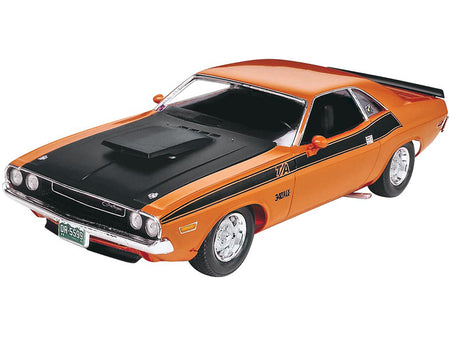 Level 4 Model Kit 1970 Dodge Challenger T/A "Streetburner" 2-in-1 Kit 1/24 Scale Model by Revell