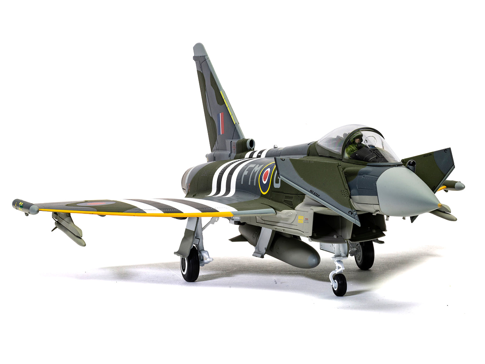Eurofighter Typhoon AA29004-4__16108 model on display