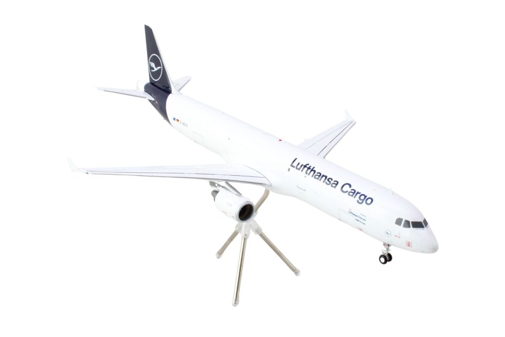 Airbus A321P2F Commercial Aircraft "Lufthansa Cargo" (D-AEUC) White with Blue Tail "Gemini 200" Series 1/200 Diecast Model Airplane by GeminiJets