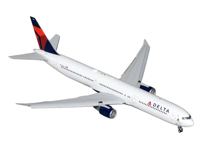 Boeing 767-400ER Commercial Aircraft with Flaps Down "Delta Air Lines" (N482MH) White with Blue and Red Tail "Gemini 200" Series 1/200 Diecast Model Airplane by GeminiJets