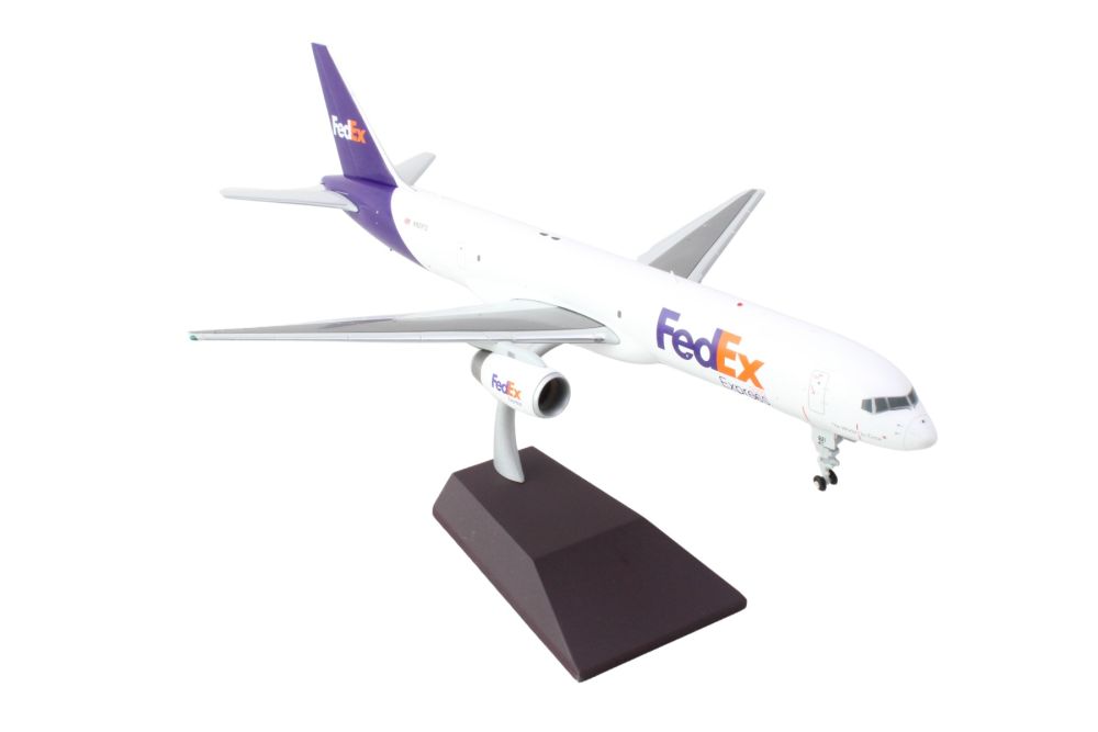 Boeing 757-200F Commercial Aircraft "FedEx (Federal Express)" (N921FD) White with Purple Tail "Gemini 200" Series 1/200 Diecast Model Airplane by GeminiJets