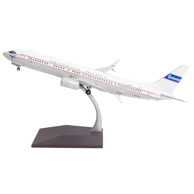 Boeing 737-900ER Commercial Aircraft "Continental Airlines - United Airlines" (N75435) White with Red and Blue Stripes "Gemini 200" Series 1/200 Diecast Model Airplane by GeminiJets