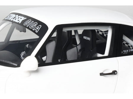 GT525-3 Porsche with Recaro seats and STROSEK GIGA banner.