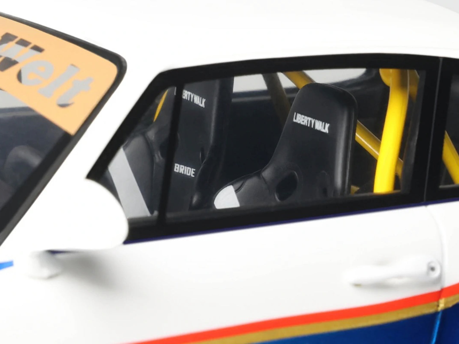 GT530-3 Liberty Walk Porsche interior with roll cage