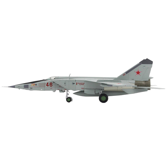 Mikoyan-Gurevich MiG-25RBT Aircraft "Red 46 47th Guards Reconnaissance Aviation Regiment 2nd Squadron" (2001) Russian Air Force "Air Power Series" 1/72 Diecast Model by Hobby Master