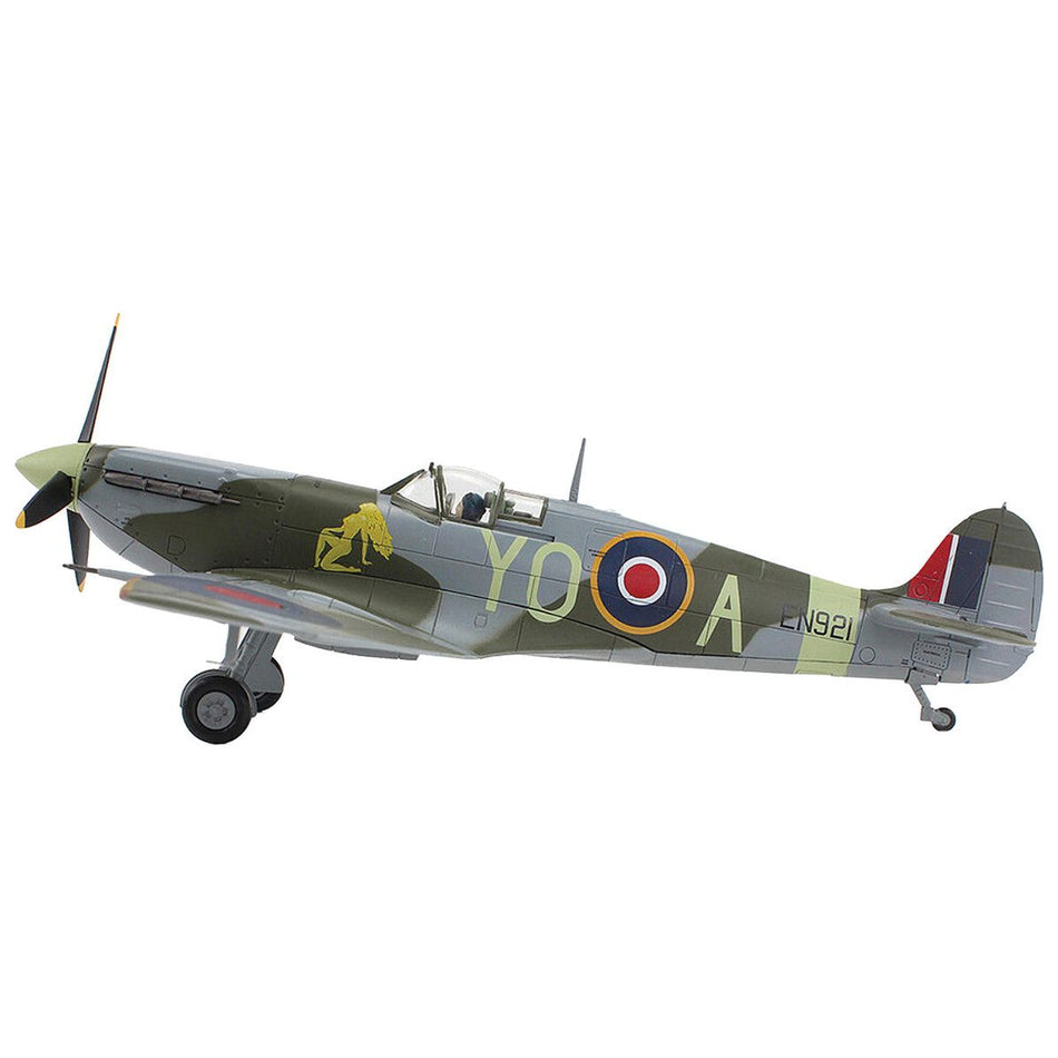 Supermarine Spitfire Mk Vb Fighter Aircraft "EN921 Flying Officer Jack Sheppard No. 401 Squadron" (1943) Royal Canadian Air Force "Air Power Series" 1/48 Diecast Model by Hobby Master