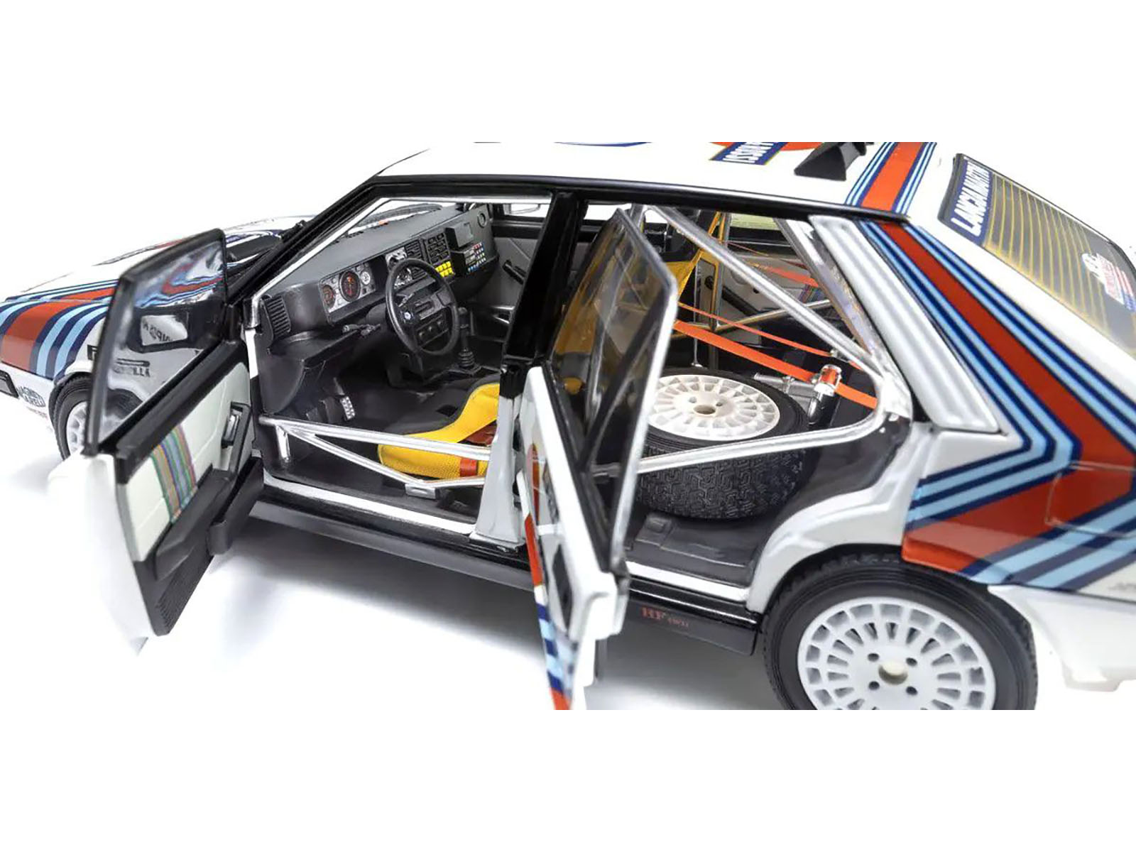 Lancia Delta S4 Martini Racing car model, K08960E-3__10623
