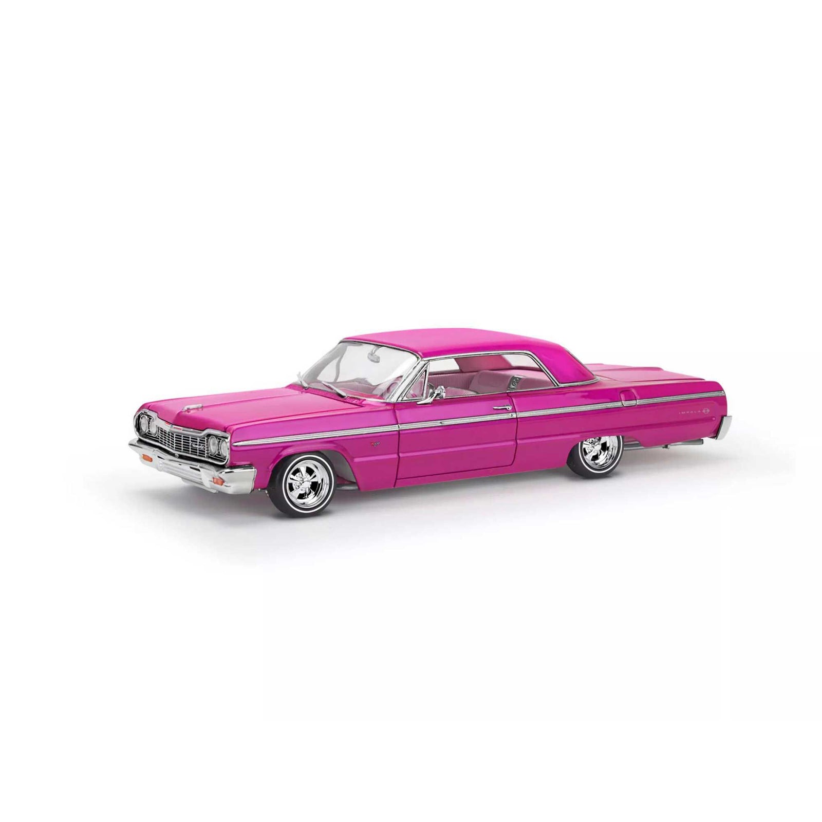 Pink classic car model RMX145579090_A0_B1FDL44A