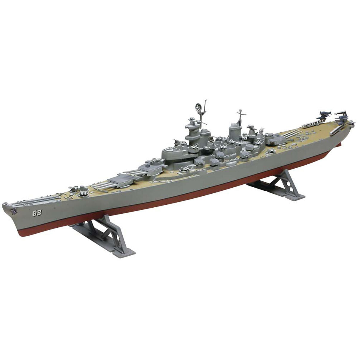 RMX850301_A0_WM1LJP7L model battleship on display