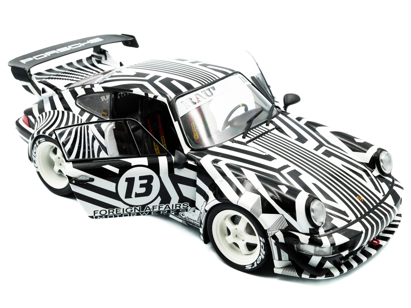 Porsche 911 GT2 RS with zebra stripes, S1807513-2__17351