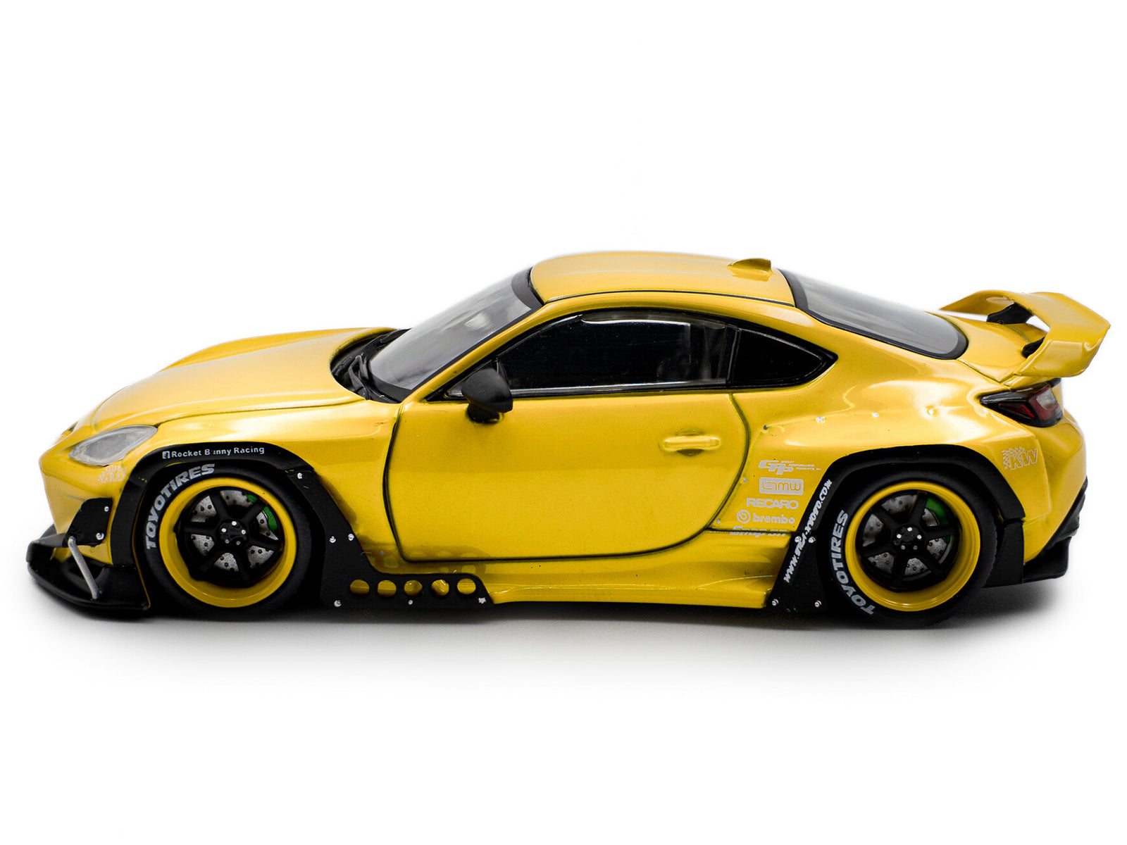 Yellow sports car model S4315101-2__91510