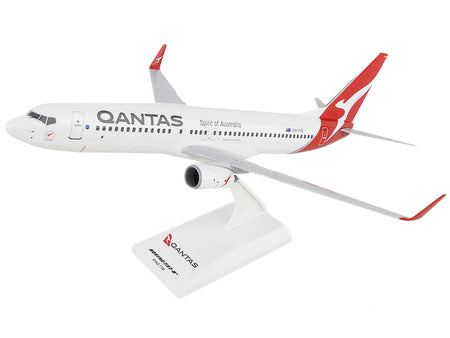 Boeing 737-800 Commercial Aircraft "Qantas Airways" (VH-VYE) White with Red Tail (Snap-Fit) 1/130 Plastic Model by Skymarks