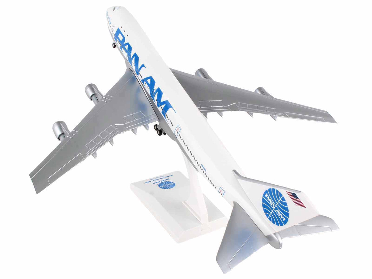 Boeing 747-100 Commercial Aircraft with Landing Gear "Pan American (Pan Am) Airways" (N8642E) White (Snap-Fit) 1/200 Plastic Model by Skymarks