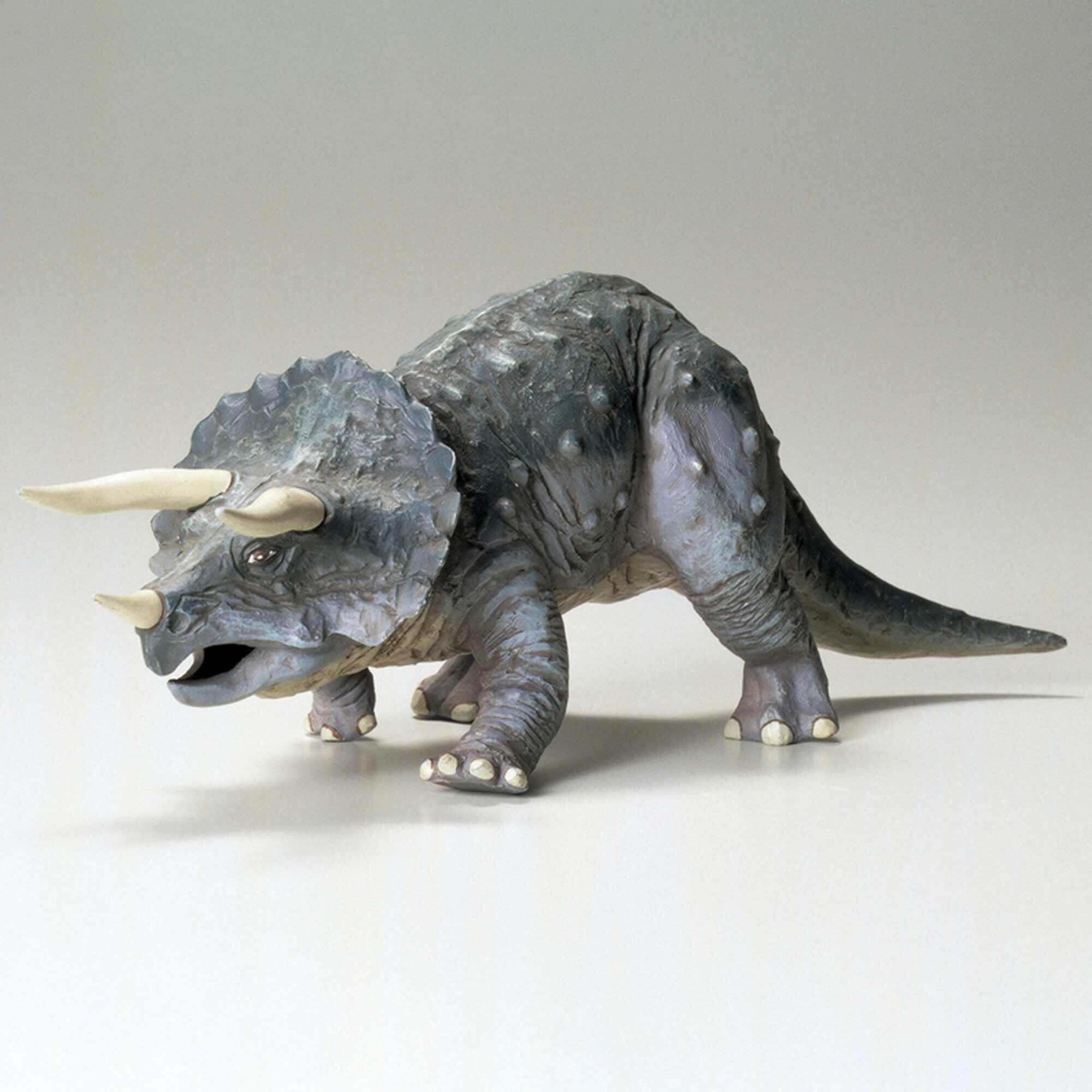 TAM60201_A0_U4JVJ9EJ Triceratops dinosaur model