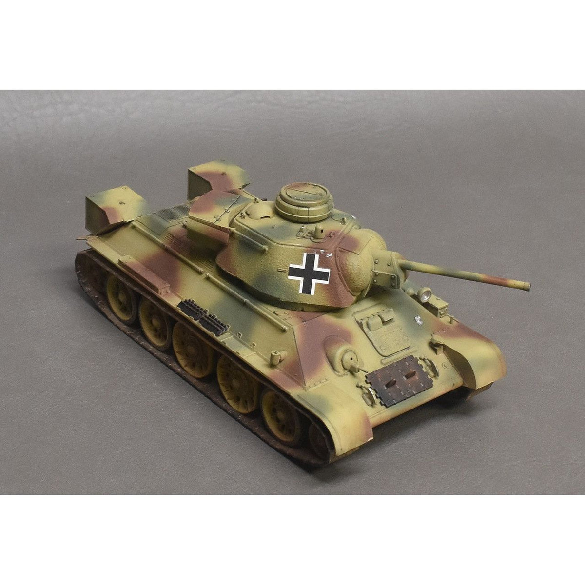 Academy 1/35 13502 Wwii German T-34/76 747(R)-Academy-ModelCars.com