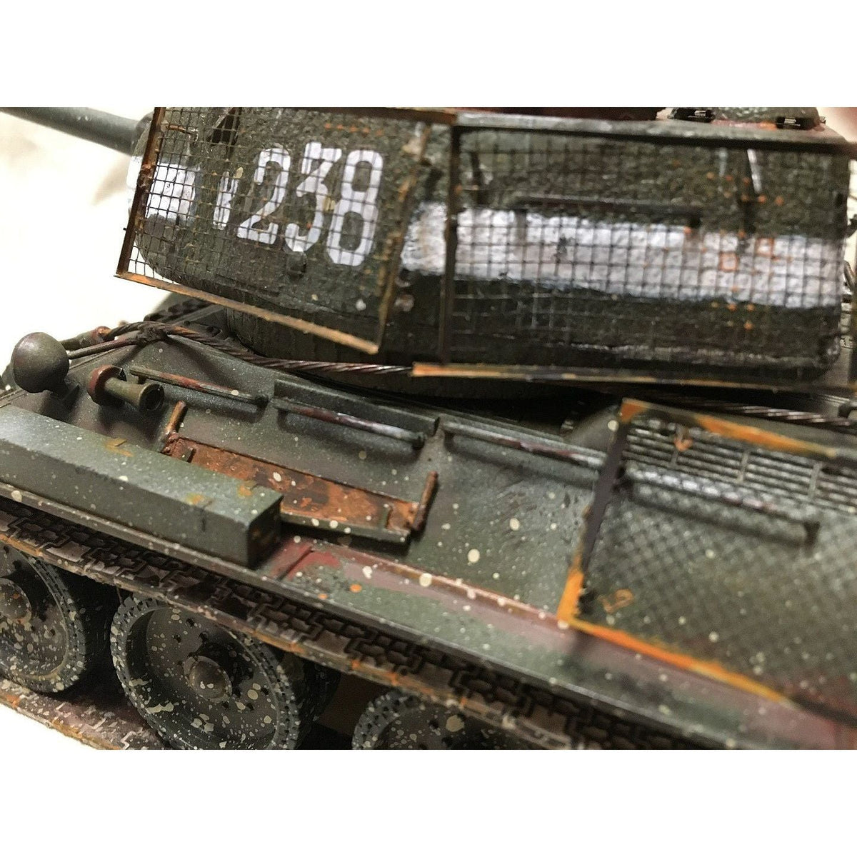 Academy 1/35 T-34/85 No.183 Factory "Berlin 1945"-Academy-ModelCars.com
