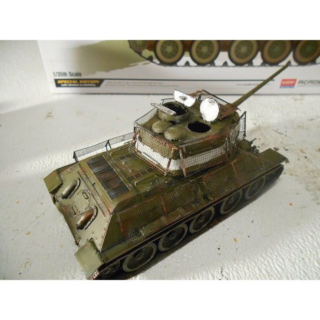 Academy 1/35 T-34/85 No.183 Factory "Berlin 1945"-Academy-ModelCars.com