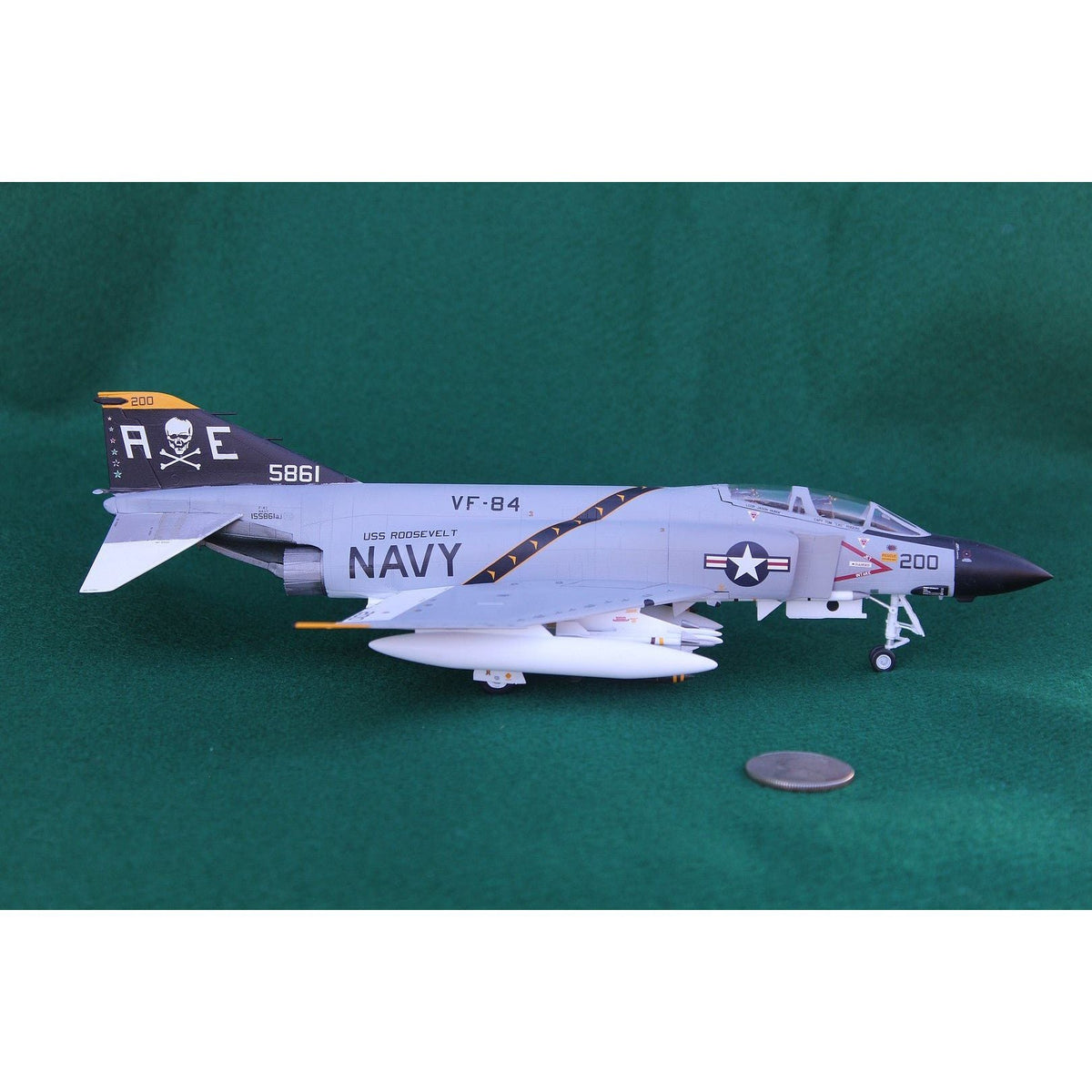 Academy 1/72 12529 F-4J "Vf-84 Jolly Rogers"-Academy-ModelCars.com