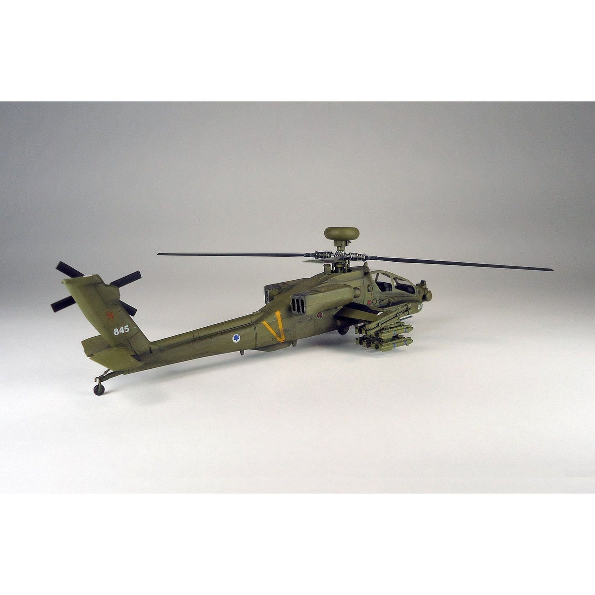 Academy 1/72 AH-64A Apache USA-Academy-ModelCars.com