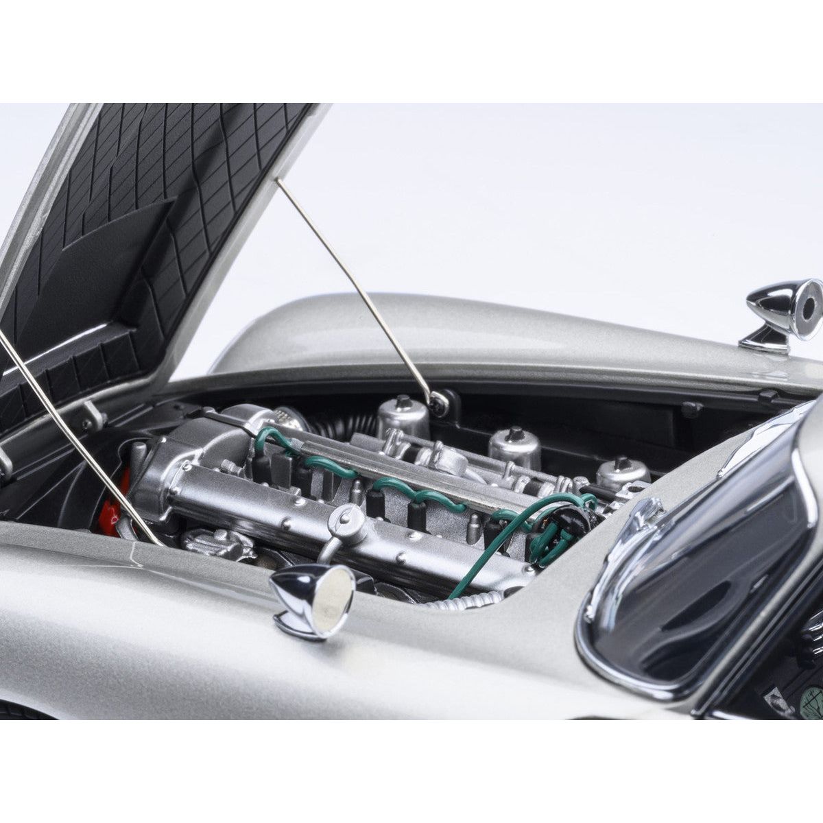 Aston Martin DB5 RHD (Right Hand Drive) Birch Silver 007 James Bond "Goldfinger" (1964) Movie 1/18 Model Car by Autoart - Autoart - ModelCars.com