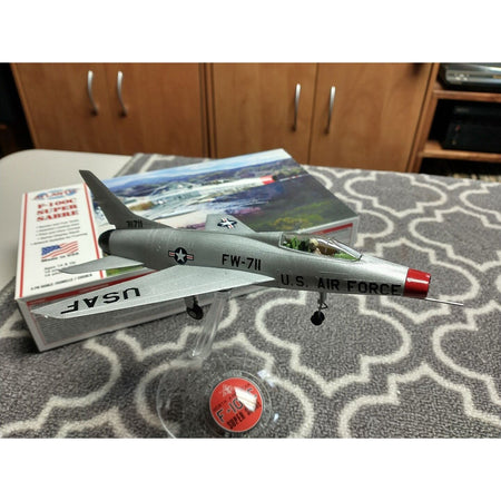 Atlantis F-100C Super Sabre 1/70-Atlantis-ModelCars.com