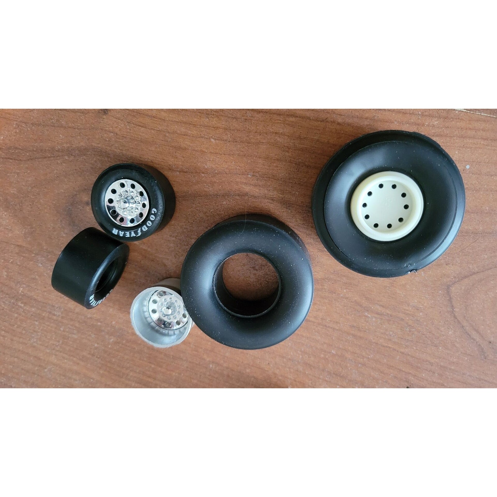 Atlantis Funny Car Tire set 1/16 Scale - Atlantis - ModelCars.com