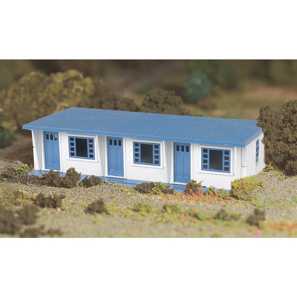 Bachmann Motel (new colors; white & blue) - Bachmann - ModelCars.com