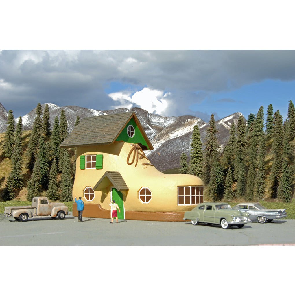 Bachmann Shoe House - Roadside U.S.A® Building (HO Scale) - Bachmann - ModelCars.com