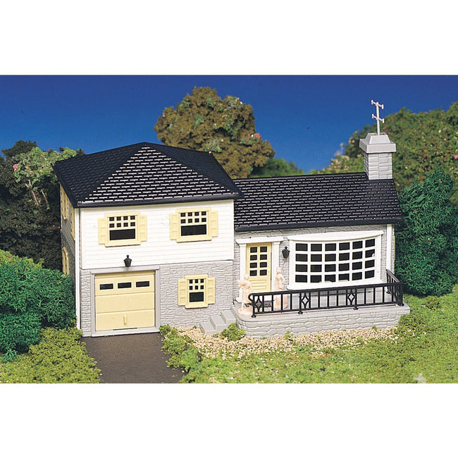 Bachmann Split - Level House (HO Scale) - Bachmann - ModelCars.com