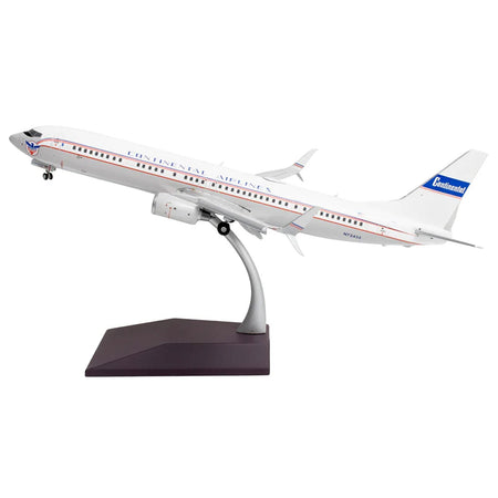Boeing 737-900ER Commercial Aircraft with Flaps Down "Continental Airlines - United Airlines" (N75435) White with Red and Blue Stripes "Gemini 200" Series 1/200 Diecast Model Airplane by GeminiJets-GeminiJets-ModelCars.com