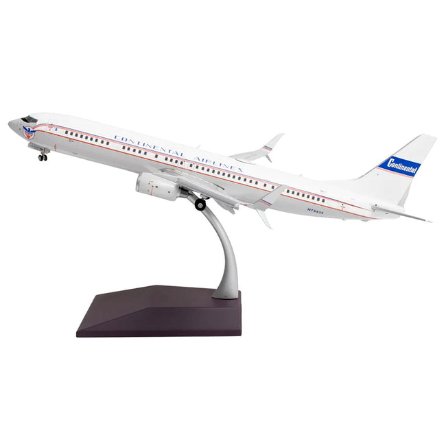 Boeing 737-900ER Commercial Aircraft with Flaps Down "Continental Airlines - United Airlines" (N75435) White with Red and Blue Stripes "Gemini 200" Series 1/200 Diecast Model Airplane by GeminiJets-GeminiJets-ModelCars.com