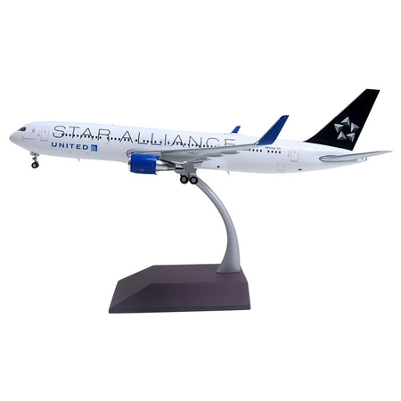 Boeing 767-300ER Commercial Aircraft "United Airlines - Star Alliance" (N653UA) White with Black Tail "Gemini 200" Series 1/200 Diecast Model Airplane by GeminiJets-GeminiJets-ModelCars.com