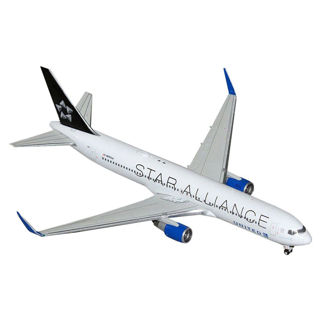 Boeing 767 - 300ER Commercial Aircraft "United Airlines Star Alliance" (N76516) White with Black Tail 1/400 Diecast Model Airplane by GeminiJets - GeminiJets - ModelCars.com